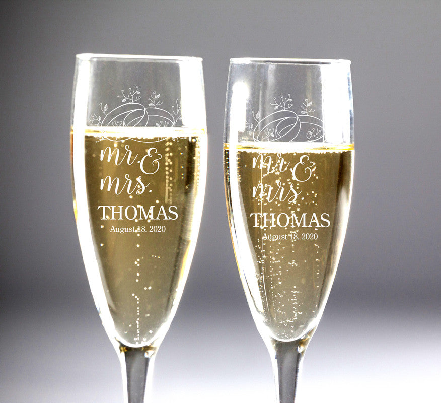 Set of 2 Personalized Wedding Champagne Flutes- Mr and Mrs Design - Engraved Champagne Glasses - Lead-free Clear Crystal Glass