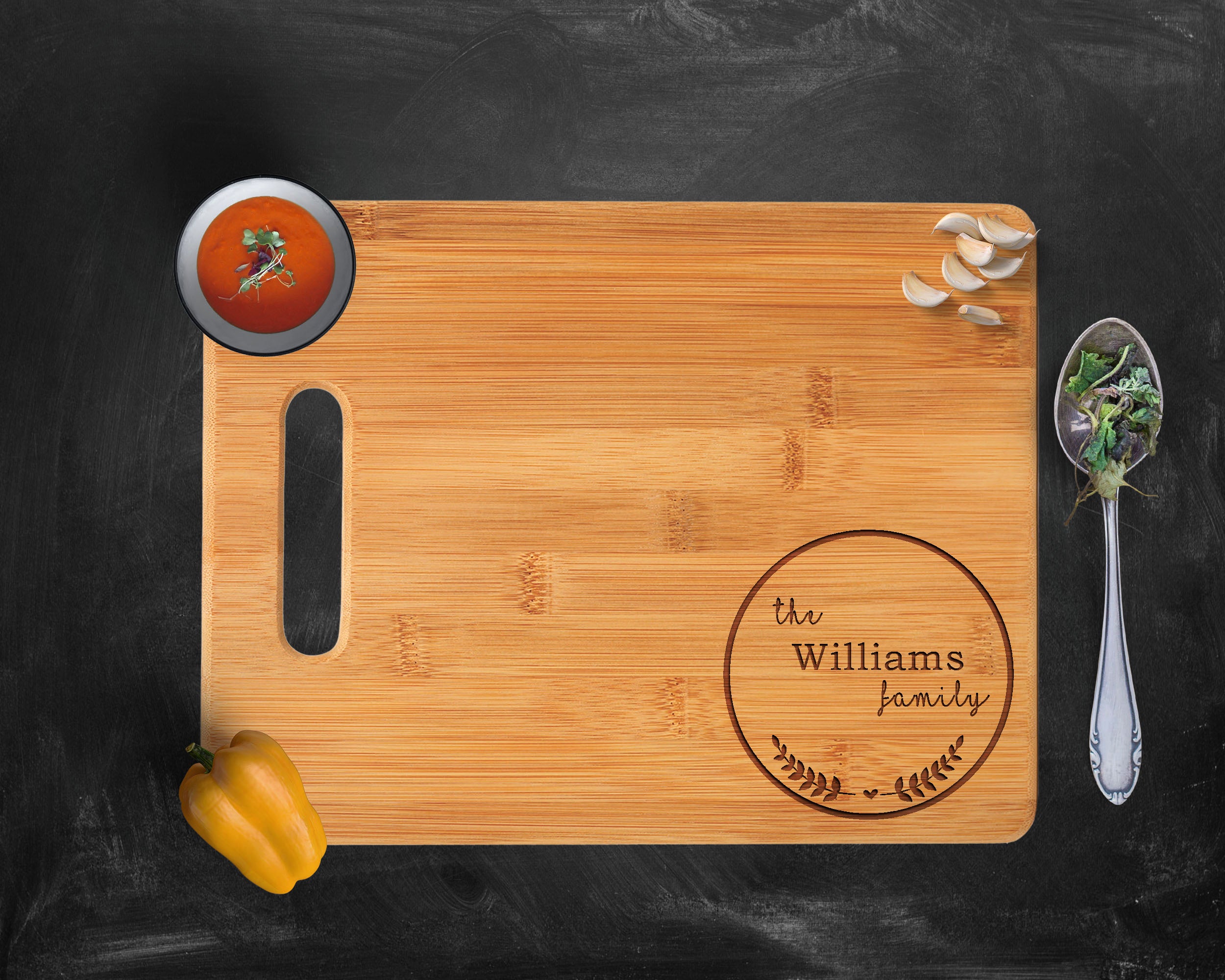 Customize Family Cutting Board, First time home owner housewarming Gift, Gift for newly weds, Family Gift, personalize Engraved cutting board, Custom cutting board, Familia Gift